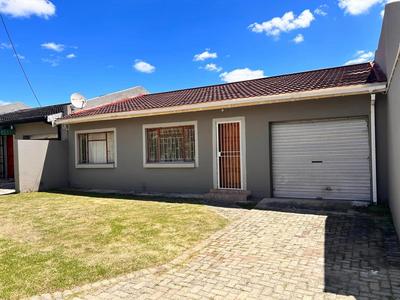 Townhouse For Sale in Meyerville, Standerton