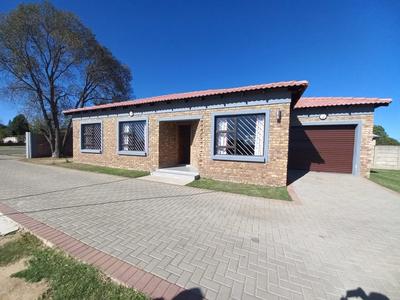 Townhouse For Rent in Meyerville, Standerton