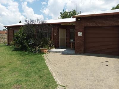 Townhouse For Rent in Meyerville, Standerton
